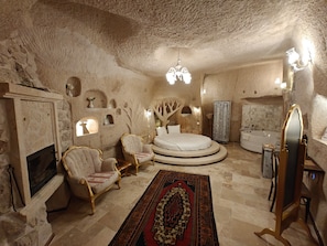 Premium bedding, minibar, in-room safe, desk - Karlik Cave Suite Cappadocia (Nevsehir)