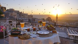 Free daily local cuisine breakfast 