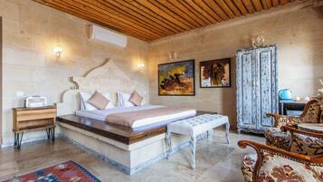 Panoramic Suite | Premium bedding, minibar, in-room safe, desk