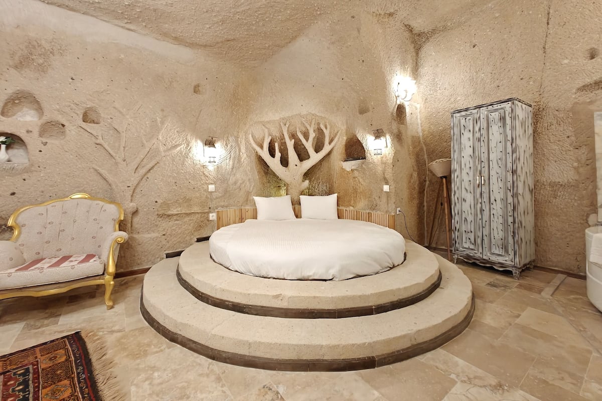 1 bedroom, premium bedding, minibar, in-room safe