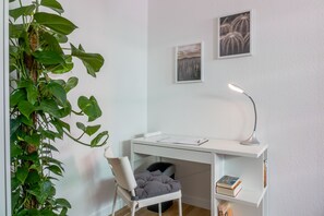 Interior - Modern university/business apartment near HBF & Stadthalle (Elberfeld)