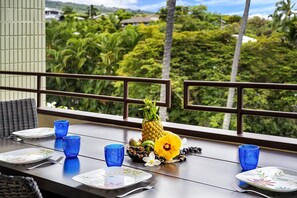 Outdoor dining - White Sands Village #226 Updated, OceanViews, Elevators, Central AC! (Kailua-Kona)