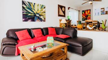 Villa, 4 Bedrooms, Balcony, Garden View | Living area