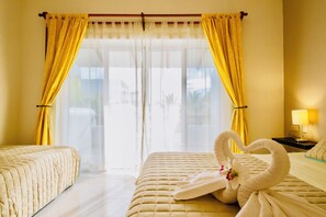 Villa, 4 Bedrooms, Balcony, Garden View