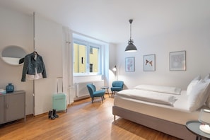 4 chambres, coffres-forts dans les chambres, fer et planche à repasser