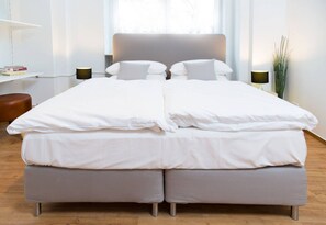3 bedrooms, in-room safe, iron/ironing board, travel cot - 110 SQM & 4 ROOMS - DESIGN APARTMENT by BENSIMON (2) (Mitte / Moabit (Berlin))