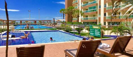 Piscine couverte, piscine extérieure