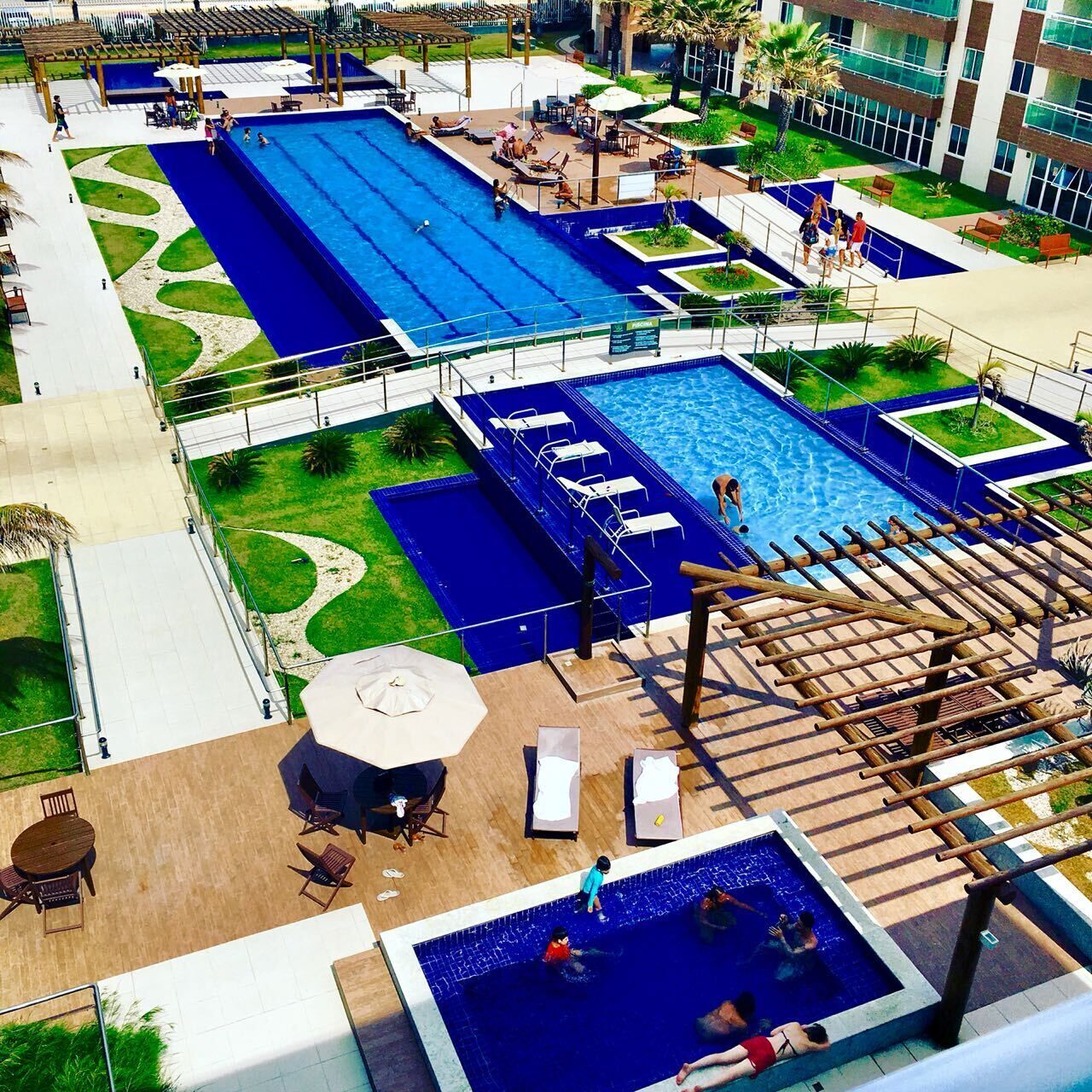 Innendørsbasseng og utendørsbasseng