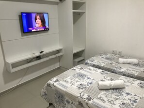 3 室のベッドルーム、デスク、WiFi (無料)