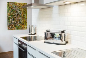 Fridge, oven, stovetop, dishwasher - Floor 2 (Apt. 4 + 5) 195 SQM & 5 BR // ENTIRE FLOOR: MAX 21 PERSONS (Mitte / Moabit (Berlin))