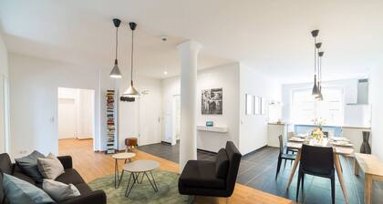 Floor 2 (Apt. 4 + 5) 195 SQM & 5 BR // ENTIRE FLOOR: MAX 21 PERSONS