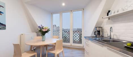 Kühlschrank, Ofen, Herdplatte, Geschirrspüler