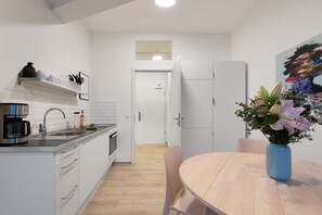 Kühlschrank, Ofen, Herdplatte, Geschirrspüler