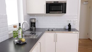茶具/咖啡用具、冰箱、微波炉、炉灶