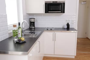 Fridge, microwave, stovetop, dishwasher