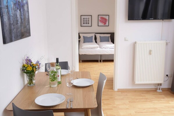 1 chambre, coffres-forts dans les chambres, fer et planche à repasser