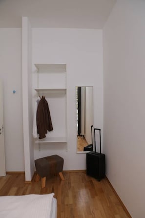 2 Schlafzimmer, Zimmersafe, Bügeleisen/Bügelbrett, Reisekinderbett