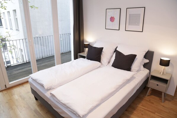 2 slaapkamers, een strijkplank/strijkijzer, reisbedje, internet