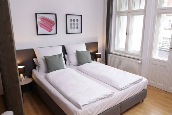 1 slaapkamer, een kluis op de kamer, een strijkplank/strijkijzer, wifi