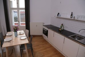 Kühlschrank, Ofen, Herdplatte, Geschirrspüler