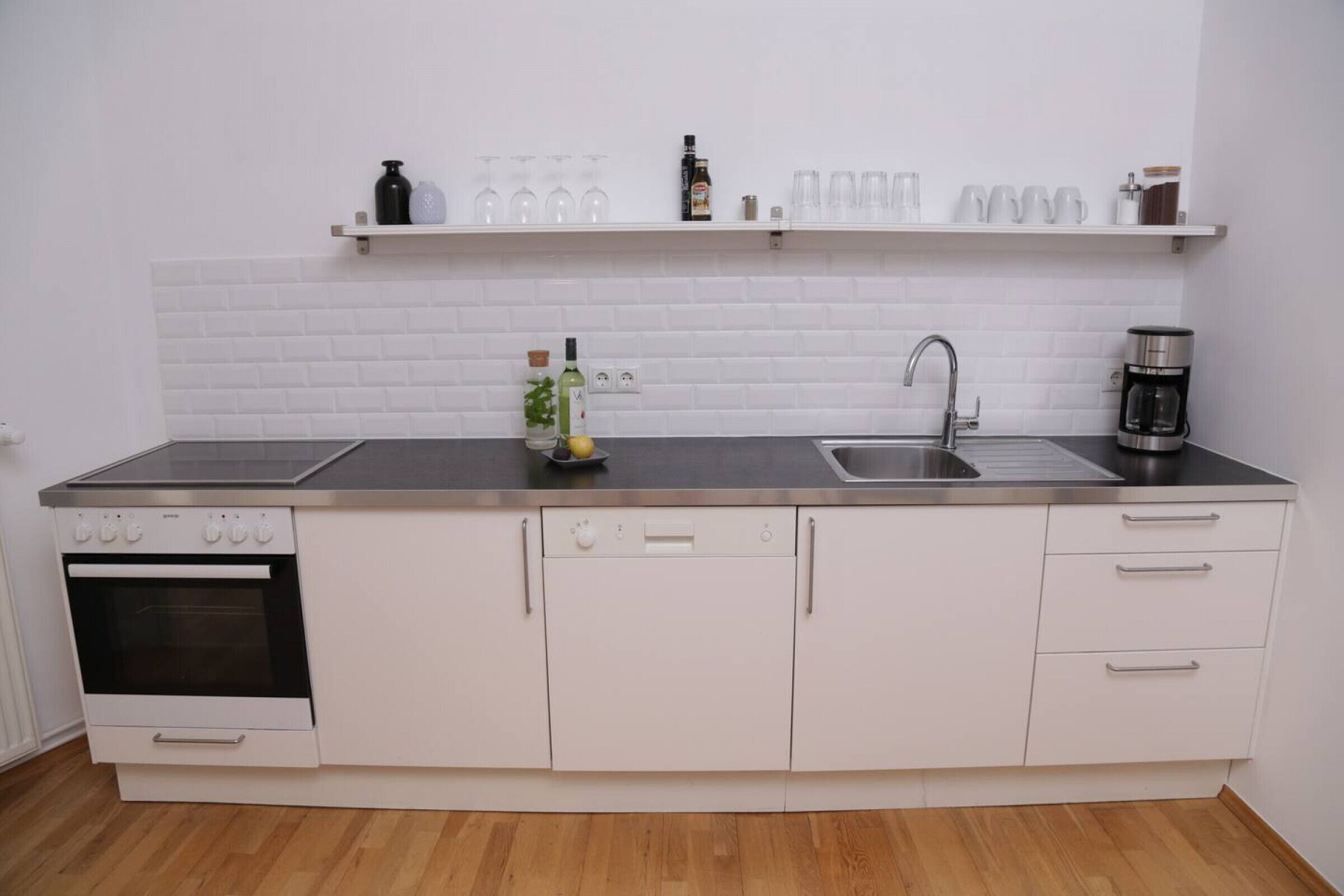 Kühlschrank, Ofen, Herdplatte, Geschirrspüler