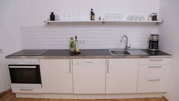Kühlschrank, Ofen, Herdplatte, Geschirrspüler