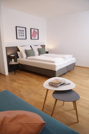 1 slaapkamer, een kluis op de kamer, een strijkplank/strijkijzer