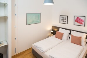 1 chambre, coffres-forts dans les chambres, fer et planche à repasser