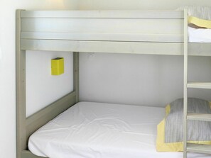 1 quarto, berço de viagem, Wi-Fi de cortesia, roupa de cama