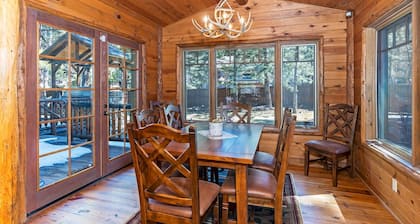 1138 Lakeshore - One-of-a-kind Lakeshore Boulevard log cabin