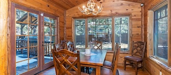 1138 Lakeshore - One-of-a-kind Lakeshore Boulevard log cabin