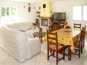 TV, fireplace, DVD player, stereo - Stunning private villa for 6 people with WIFI, private pool, TV and terrace (Saint-paul-en-forêt)
