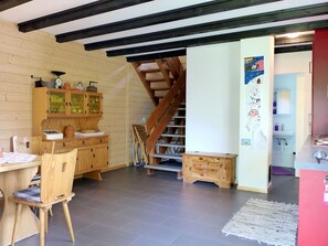 المنشأة من الداخل