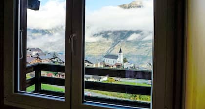 Wunderbares Ferienhaus für 4 Leute mit W-LAN, TV, Innenhof, Panoramablick und Parkplatz