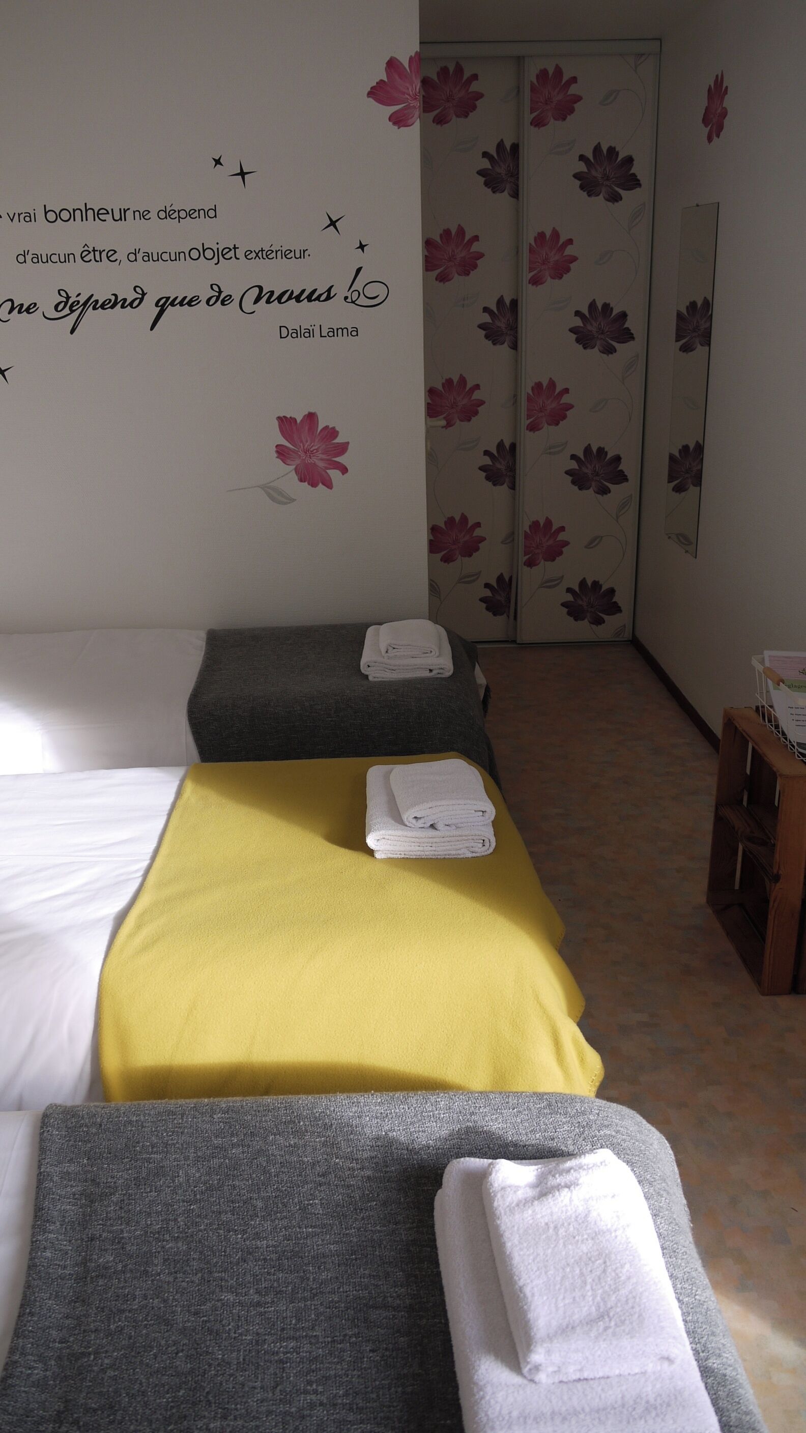 Tremannsrom – business | Individuelt dekorert, individuelt innredet og blendingsgardiner