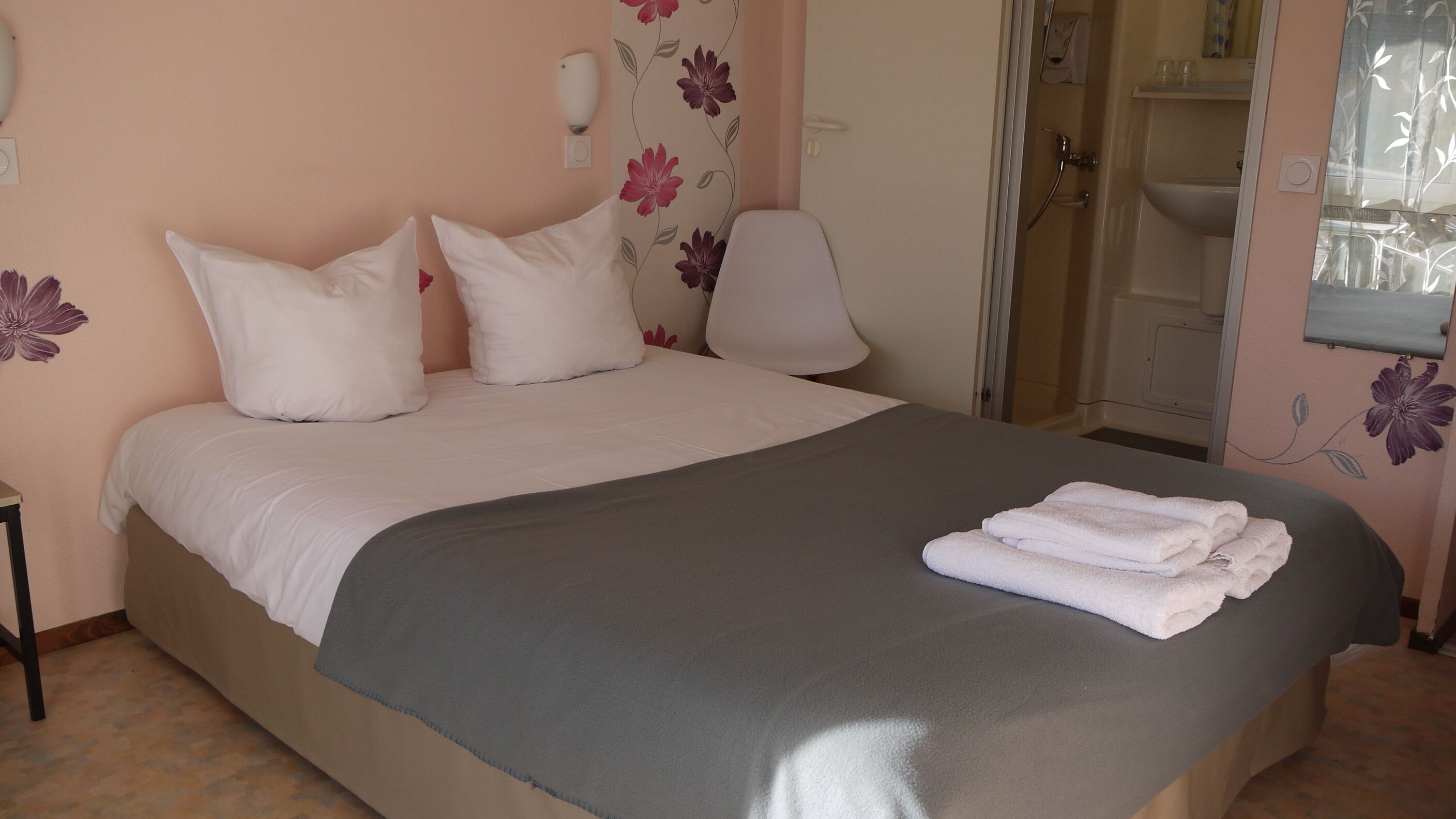 Dobbeltrom | Individuelt dekorert, individuelt innredet og blendingsgardiner