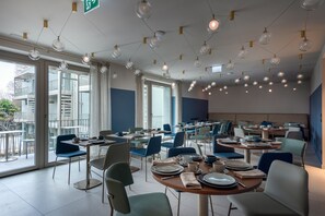Daily full breakfast (EUR 12 per person)