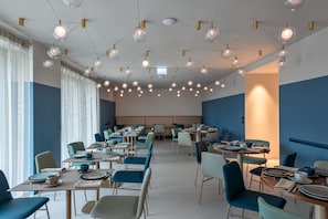 Daily full breakfast (EUR 12 per person)