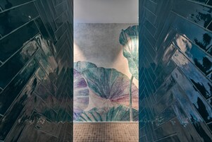 Sauna, hot tub, steam room, body treatments, body wraps, body scrubs