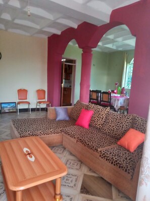 TV - Kathy's Place Serene View of Lake Naivasha and hills beyond! (Naivasha)