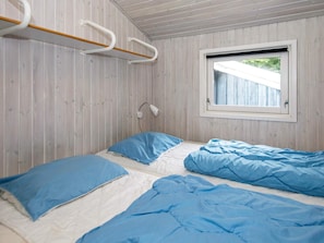 3 bedrooms, cribs/infant beds