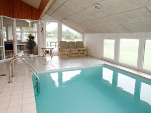 屋内プール、屋外プール