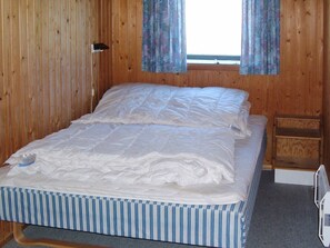 3 bedrooms, cribs/infant beds
