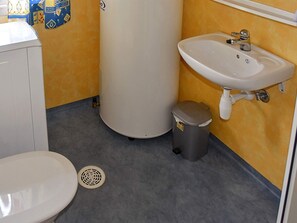 House | Bathroom - Holiday Home in Utvik (Stryn)