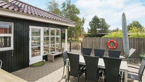 Outdoor dining - Modern Holiday Home in Fredericia With Sauna (Borkop)
