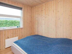 3 bedrooms, cribs/infant beds