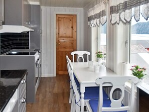 Apartment | Dining - Holiday Home in MÃ¥ndalen (Rauma)