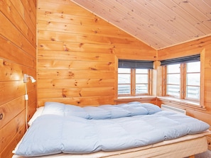3 bedrooms, cribs/infant beds