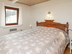 2 bedrooms, individually furnished, cribs/infant beds