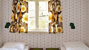2 bedrooms, individually furnished - 4 Person Holiday Home in Laupstad (Vagan)